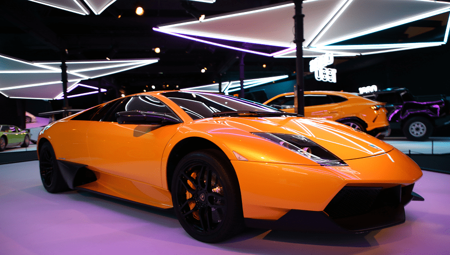 Оранжевый Lamborghini Murcielago LP 670-4 SV SuperVeloce образца 2009 года