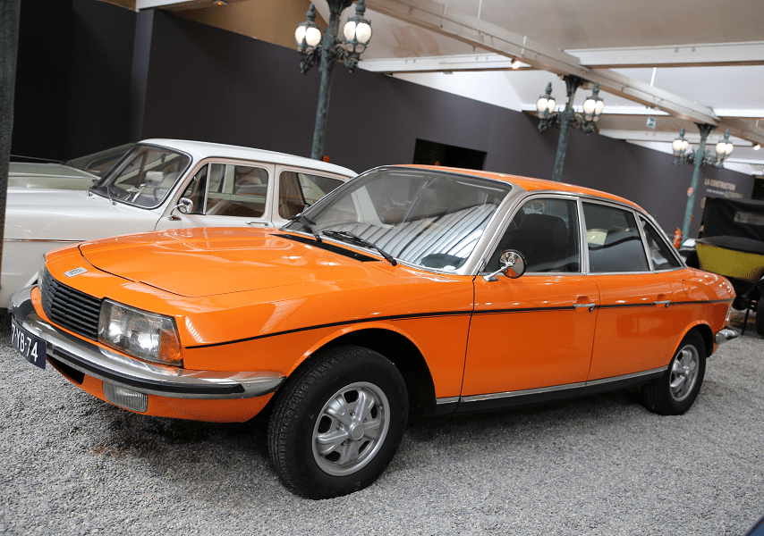 Оранжевый NSU RO 80 (Германия) образца 1967 года с роторным двигателем Ванкеля
