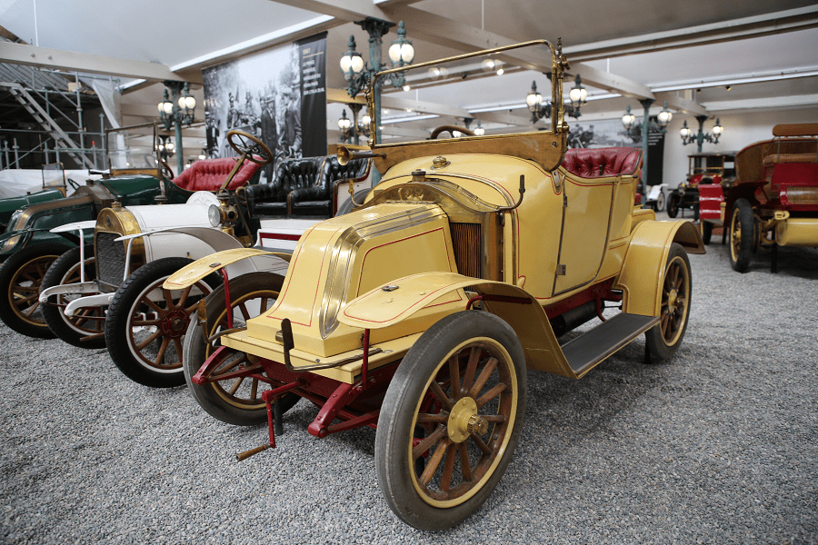 Желтый Renault Torpedo Type AX образца 1911 года