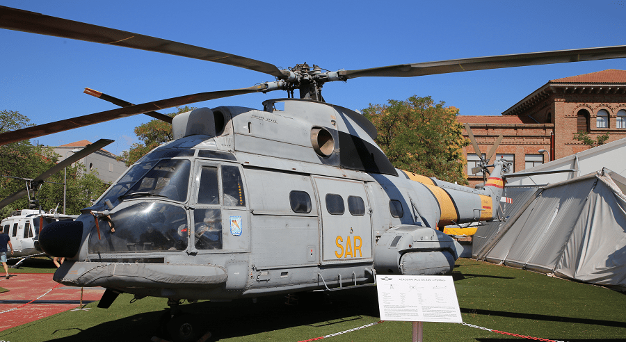 Aérospatiale SA 330 Puma - четырехлопастный двухмоторный средний транспортный / служебный вертолет