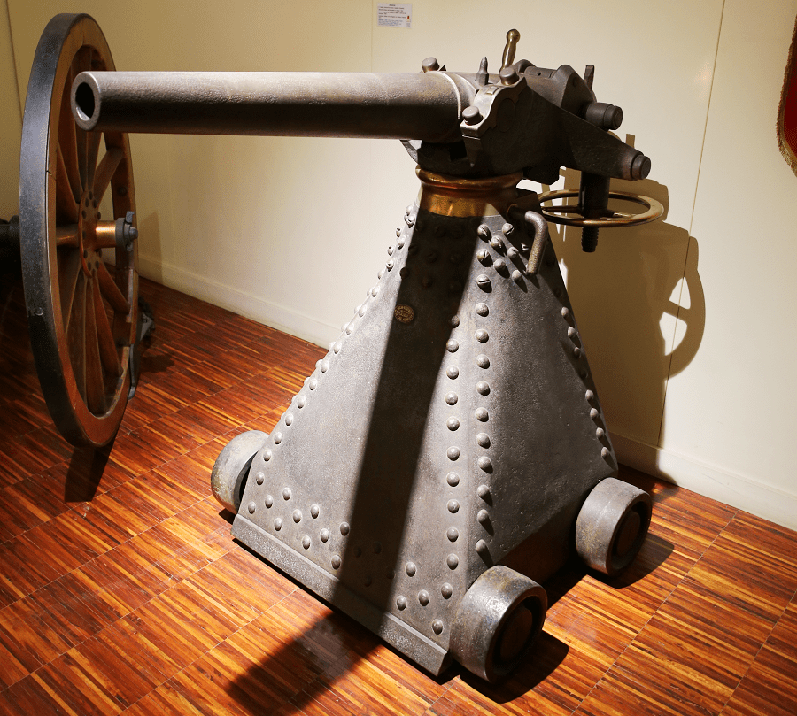 5.7 cm Maxim-Nordenfelt: British fortress gun - All PYRENEES